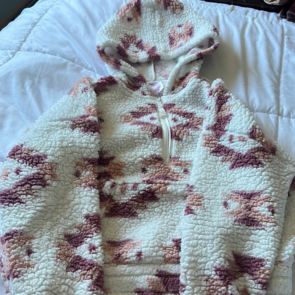 This is an Aztec white, light pink, and purple. Size small in women’s.